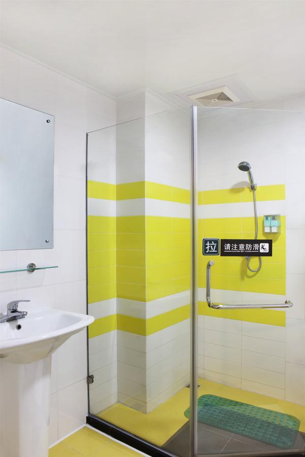 7Days Premium Guangzhou Tianhe Gangding Room photo